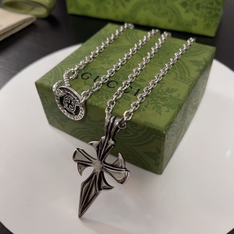 G*u*i necklaces